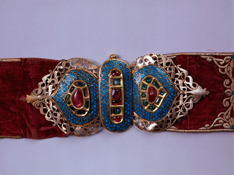Пряжка от мужского пояса. Бухара. Таджики. Из даров эмиров Бухарских. Передана из Зимнего дворца в 1921 году.