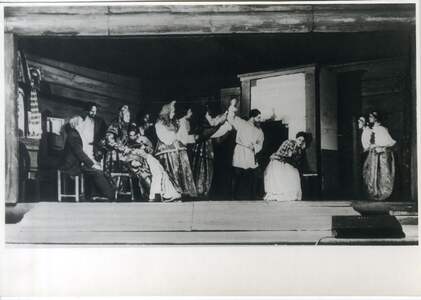 «Учение невесты свекром» – фрагмент свадебного обряда из постановки Этнографического театра. 1930–1932 г.